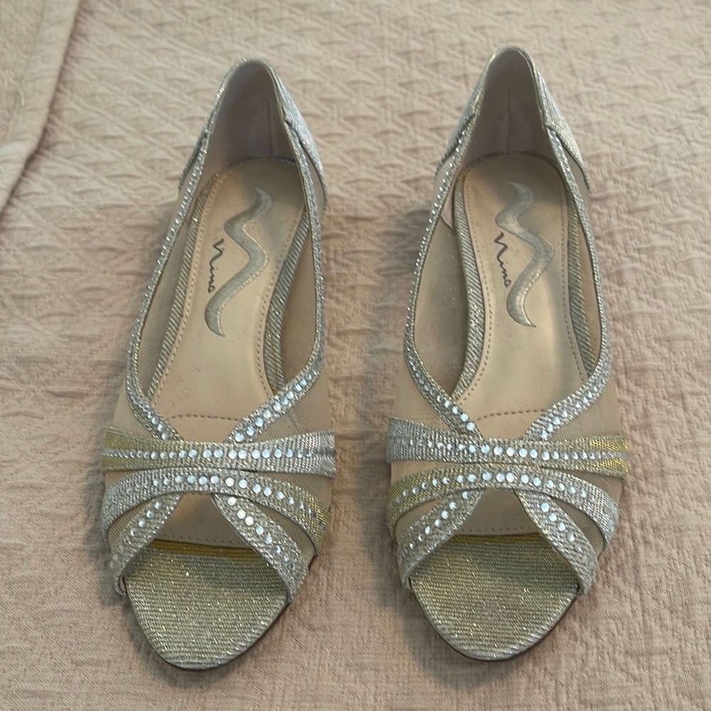 Glittery Nina peeky toe shoes. Size 7.5  mesh sides, embellishments front/top